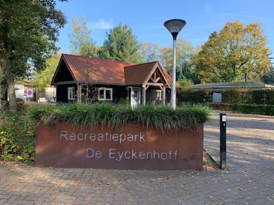 Het Eikenhuisje In Putten; Huisje Op De Veluwe. Exteriör bild